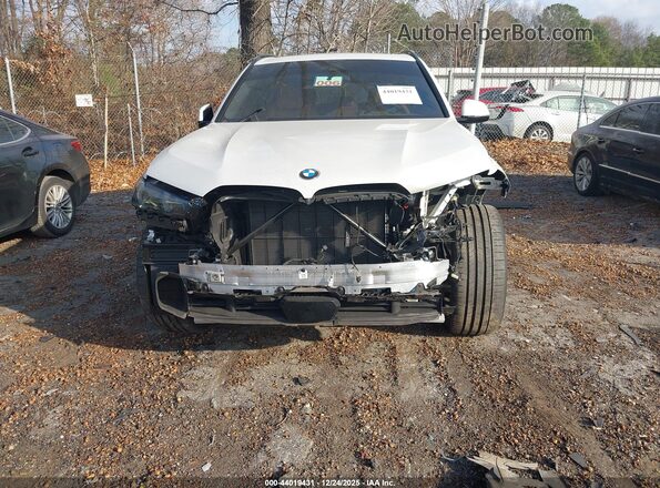 5UX13EU09R9T85018 2024 BMW X5 White ხელსაწყოთა პანელის ხედი