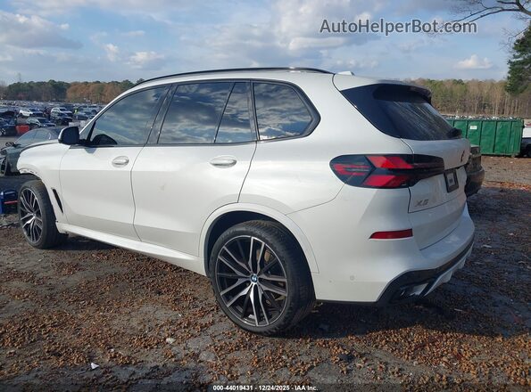5UX13EU09R9T85018 2024 BMW X5 White სალონის 360-გრადუსიანი ხედი