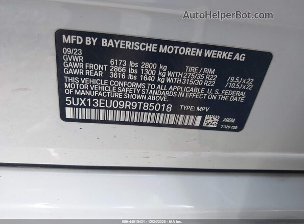 5UX13EU09R9T85018 2024 BMW X5 White ძრავის განყოფილების ხედი