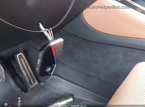 5UX13EU09R9T85018 2024 BMW X5 White წინა პანელის ხედი