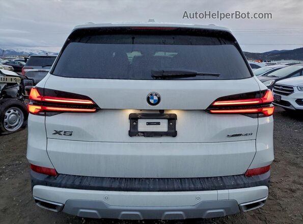 5UX13EU0XT9086063 2026 BMW X5 White Вид салону спереду
