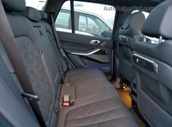 5UX13EU0XT9086063 2026 BMW X5 White Вид задньої частини салону