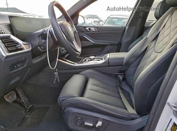 5UX13EU0XT9086063 2026 BMW X5 White Вид панелі приладів