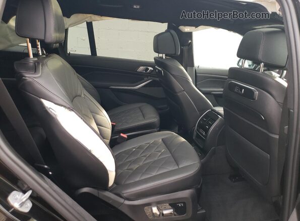 5UX23EM01P9P90503 2023 BMW X7 Black უკანა სალონის ხედი