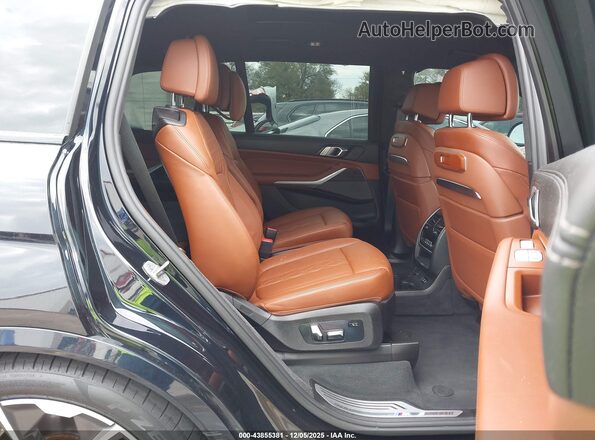 5UX23EM02R9S16477 2024 BMW X7 Black Widok naklejki z numerem VIN