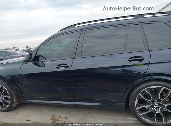 5UX23EM02R9S16477 2024 BMW X7 Black Widok wnętrza 360 stopni