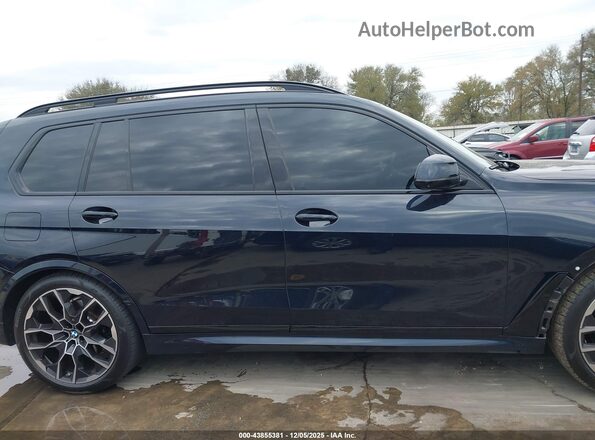 5UX23EM02R9S16477 2024 BMW X7 Black Widok wnętrza z tyłu