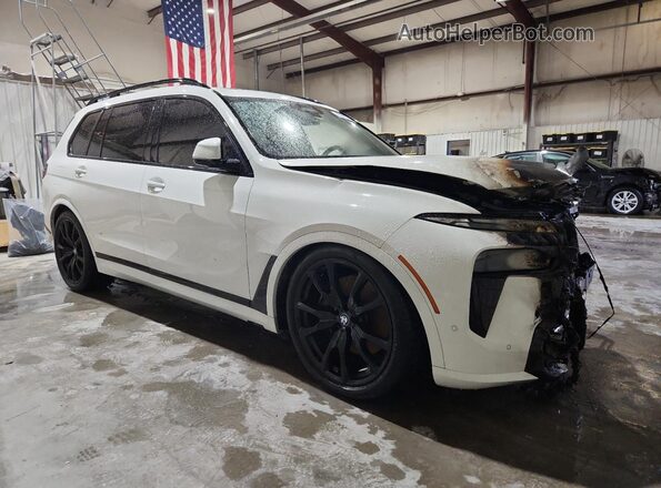 5UX23EM02R9U74014 2024 BMW X7 White Przód prawy