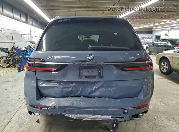 5UX23EM02R9V75831 2024 BMW X7 Gray უკანა ხედი