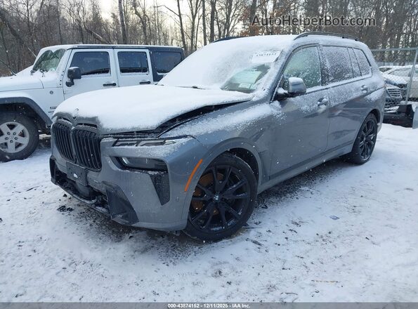 5UX23EM04P9R18295 2023 BMW X7 Gray Առջևի ձախ երեք քառորդ տեսարան