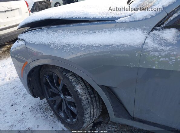 5UX23EM04P9R18295 2023 BMW X7 Gray Դիմացի տեսք