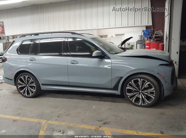 5UX23EM05P9R58577 2023 BMW X7 Blue Սալոնի հետևի տեսք