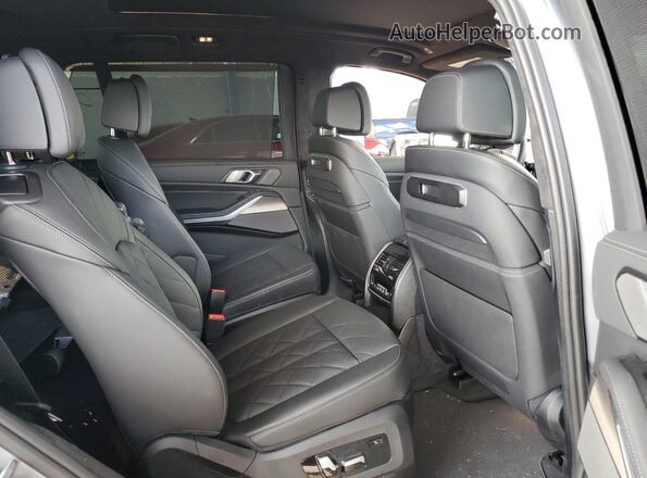 5UX23EM05T9102044 2026 BMW X7 Gray Հետևի նստատեղերի տեսք
