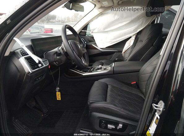 5UX23EM07R9T59490 2024 BMW X7 Черный Вид салона спереди