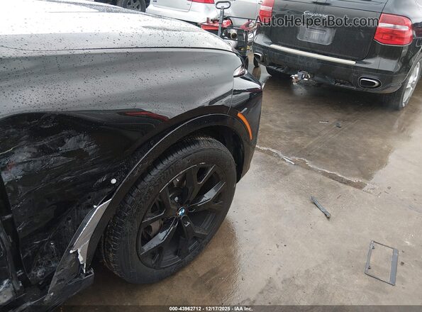 5UX23EM07R9T59490 2024 BMW X7 Черный Вид спереди