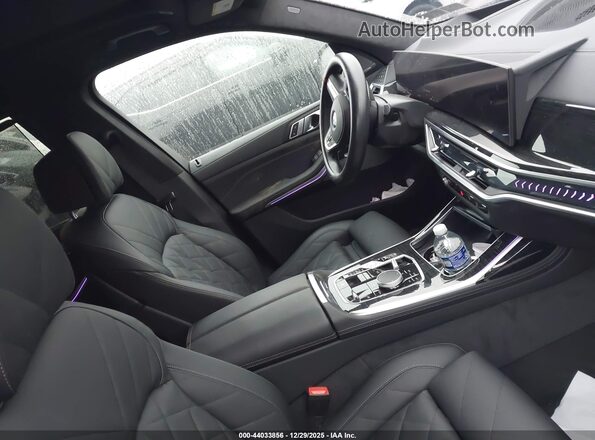 5UX23EM07S9X63640 2025 BMW X7 Black Vista interior delantera