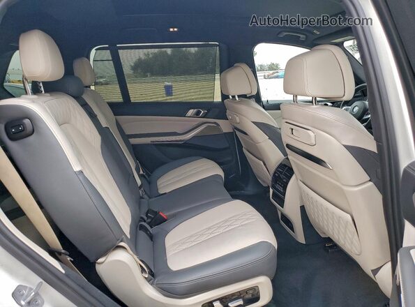 5UX23EM08P9R39909 2023 BMW X7 White Вид задньої частини салону