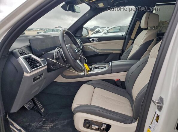 5UX23EM08P9R39909 2023 BMW X7 White Вид салону спереду