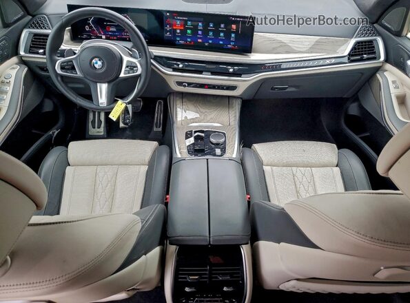 5UX23EM08P9R39909 2023 BMW X7 White Вид панелі приладів