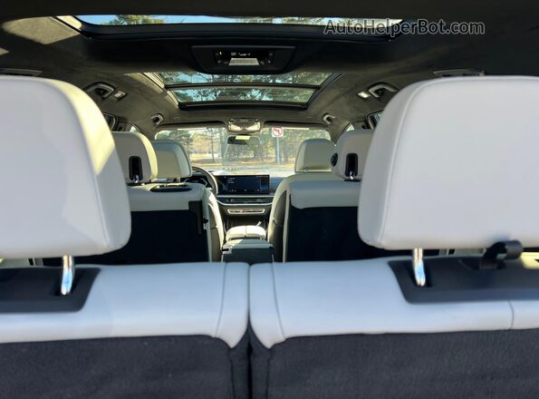 5UX23EM09P9P49780 2023 BMW X7 White Սարքավորումների վահանակի տեսք
