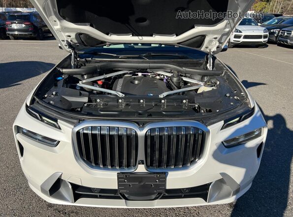 5UX23EM09P9P49780 2023 BMW X7 White Առջևի վահանակի տեսք