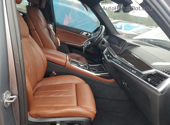 5UX23EM09P9P72007 2023 BMW X7 Серый Вид салона спереди