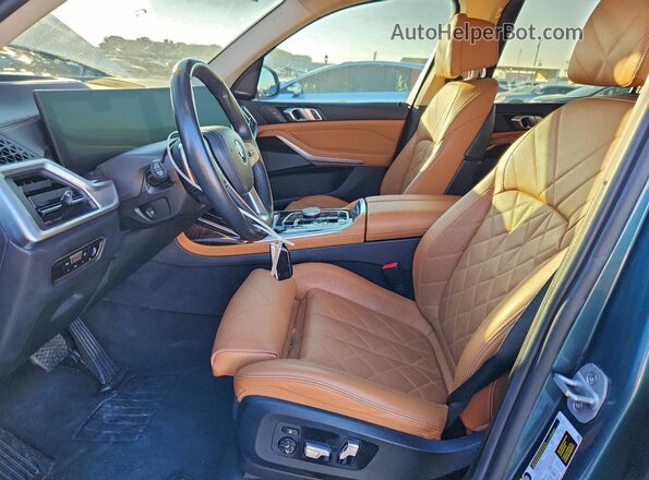 5UX23EM09P9R44777 2023 BMW X7 Gray Вид салону спереду