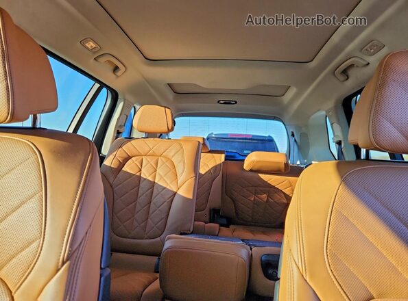 5UX23EM09P9R44777 2023 BMW X7 Gray Вид задніх сидінь