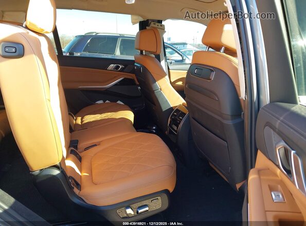 5UX23EM0XP9P00328 2023 BMW X7 Gray Widok naklejki z numerem VIN