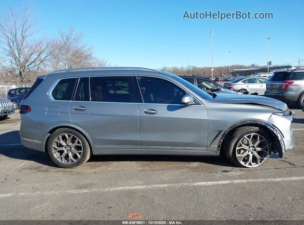 5UX23EM0XP9P00328 2023 BMW X7 Gray Widok wnętrza z tyłu