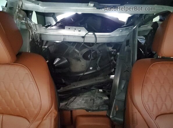 5UX23EU08R9T61930 2024 BMW X5 White Vista de los asientos traseros