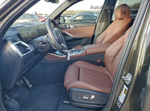 5UX23EU08S9Y76397 2025 BMW X5 Green წინა სალონის ხედი