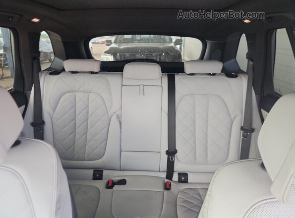 5UX23EU09R9V55141 2024 BMW X5 Gray Widok tylnych siedzeń