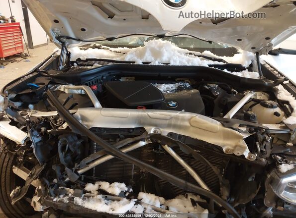 5UX2V1C06M9H07053 2021 BMW X4 White Rear view