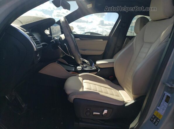 5UX33DT03R9T76447 2024 BMW X4 Серый Вид салона спереди