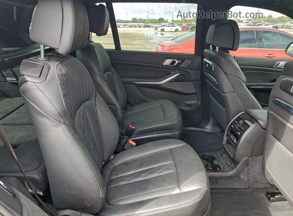 5UX33EM05S9Y48061 2025 BMW X7 Black Вид задньої частини салону