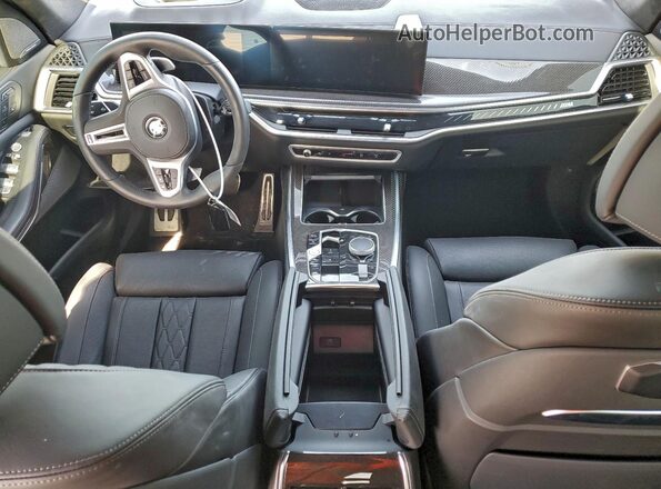 5UX33EM05S9Y48061 2025 BMW X7 Black Вид панелі приладів