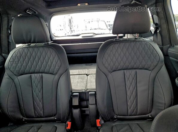 5UX33EM05S9Y48061 2025 BMW X7 Black Вид задніх сидінь