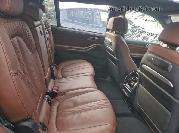 5UX33EM09T9018975 2026 BMW X7 Black Вид задньої частини салону