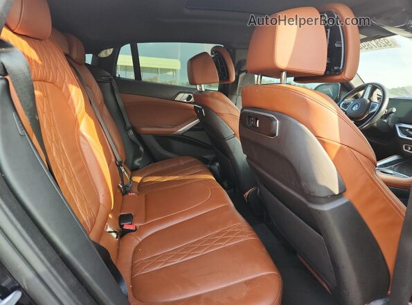 5UX33EX02R9S91440 2024 BMW X6 Black Вид задньої частини салону