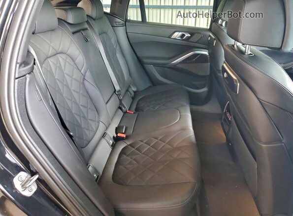 5UX33EX04S9W32522 2025 BMW X6 Black Вид задньої частини салону