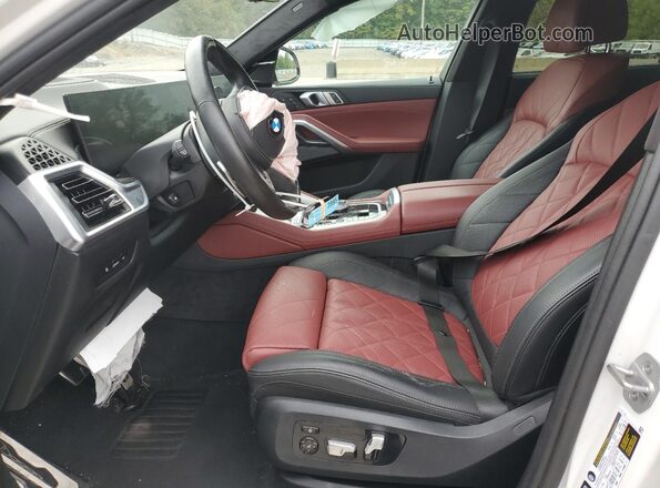 5UX33EX08R9V57494 2024 BMW X6 White Вид салону спереду