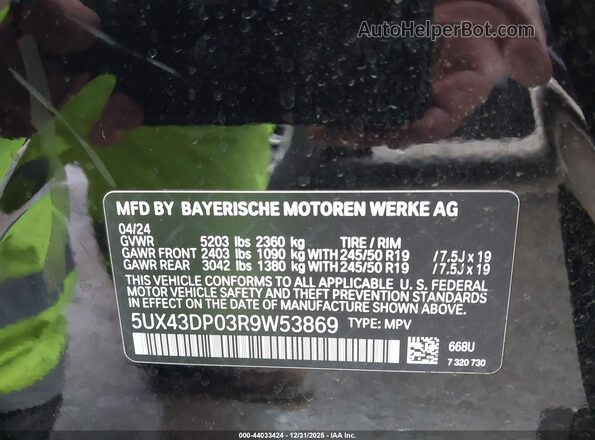 5UX43DP03R9W53869 2024 BMW X3 Black Vista del compartimento del motor