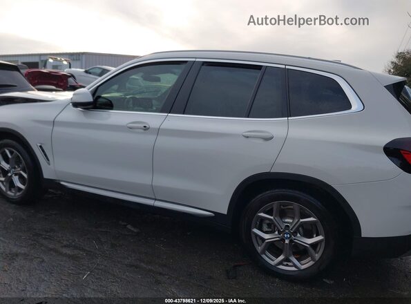 5UX43DP04N9N14120 2022 BMW X3 White Widok wnętrza 360 stopni