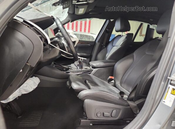 5UX43DP04R9V05830 2024 BMW X3 Gray Vista interior delantera