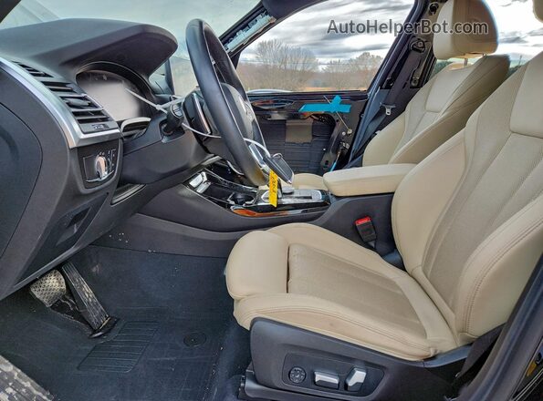5UX43DP06P9P10157 2023 BMW X3 Black Widok wnętrza z przodu