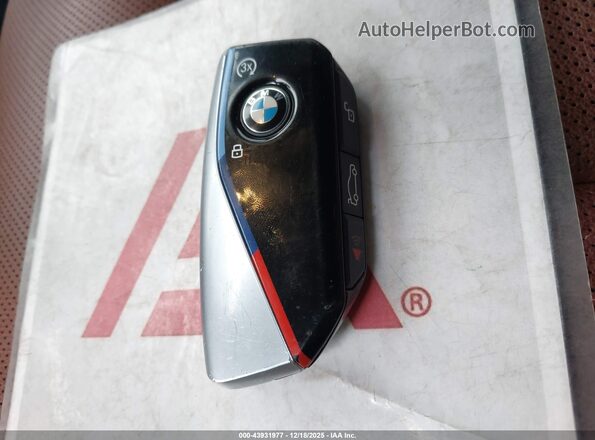5UX43EU06S9X38673 2025 BMW X5 Green Vista del salpicadero