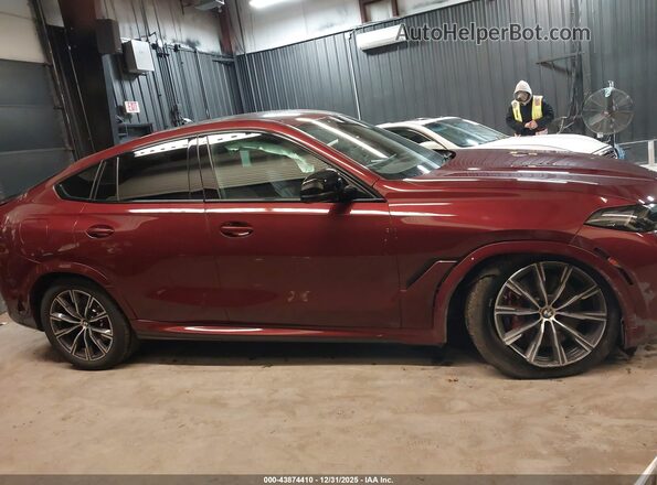 5UX43EX09T9150201 2026 BMW X6 Red Widok wnętrza z tyłu
