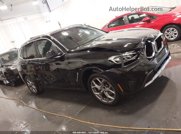 5UX53DP00R9T49001 2024 BMW X3 Black Vista interior trasera