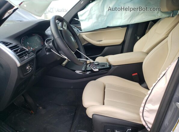 5UX53DP01R9X15452 2024 BMW X3 Серый Вид салона спереди